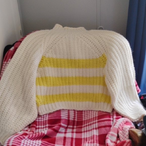 Wrangler Cream and Yellow Knit Turtleneck Sweater - Picture 3 of 4
